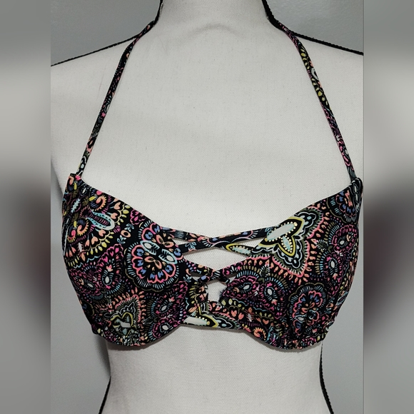 Bikini - Picture 4 of 11